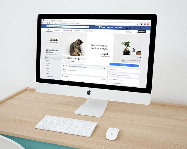Obrazovka, na které je vidět profil na Facebooku.  