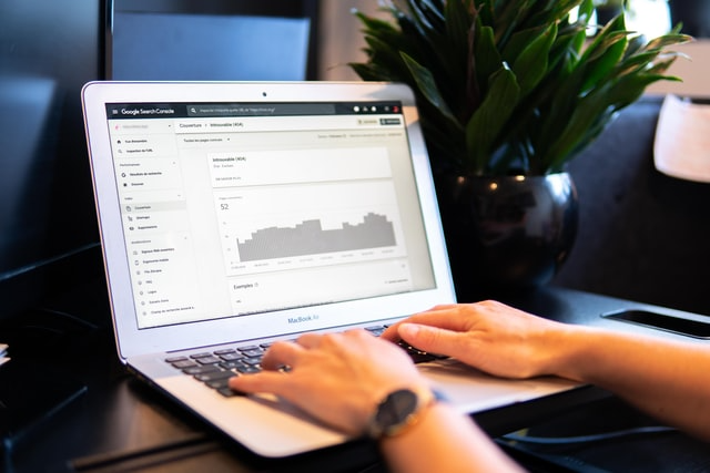 obrazovka notebooku se search console